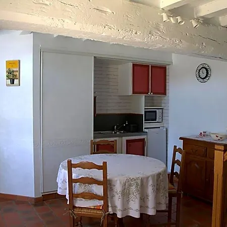 D La Roussiere Saint-Ouen-Des-Toits