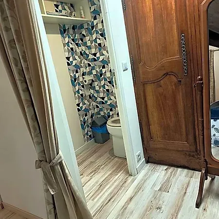 Bed & Breakfast D La Roussiere
